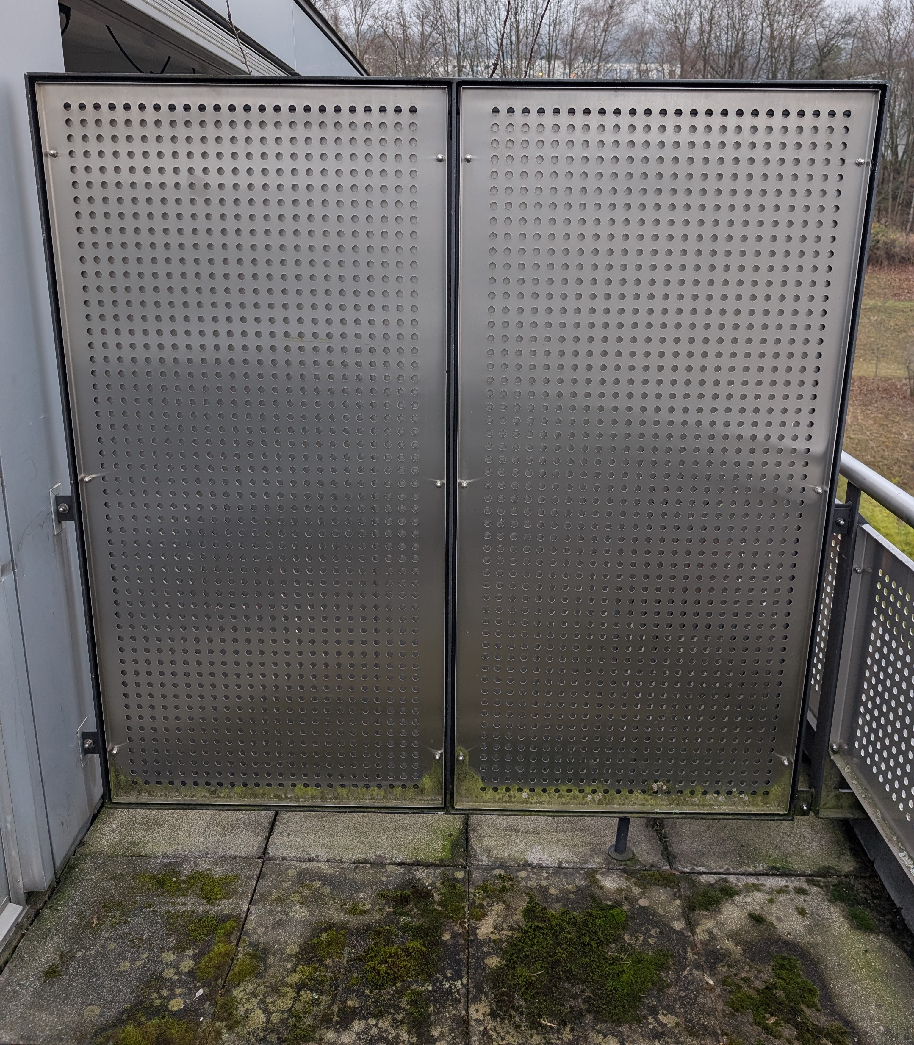 Garageneinfahrt vor der Reinigung