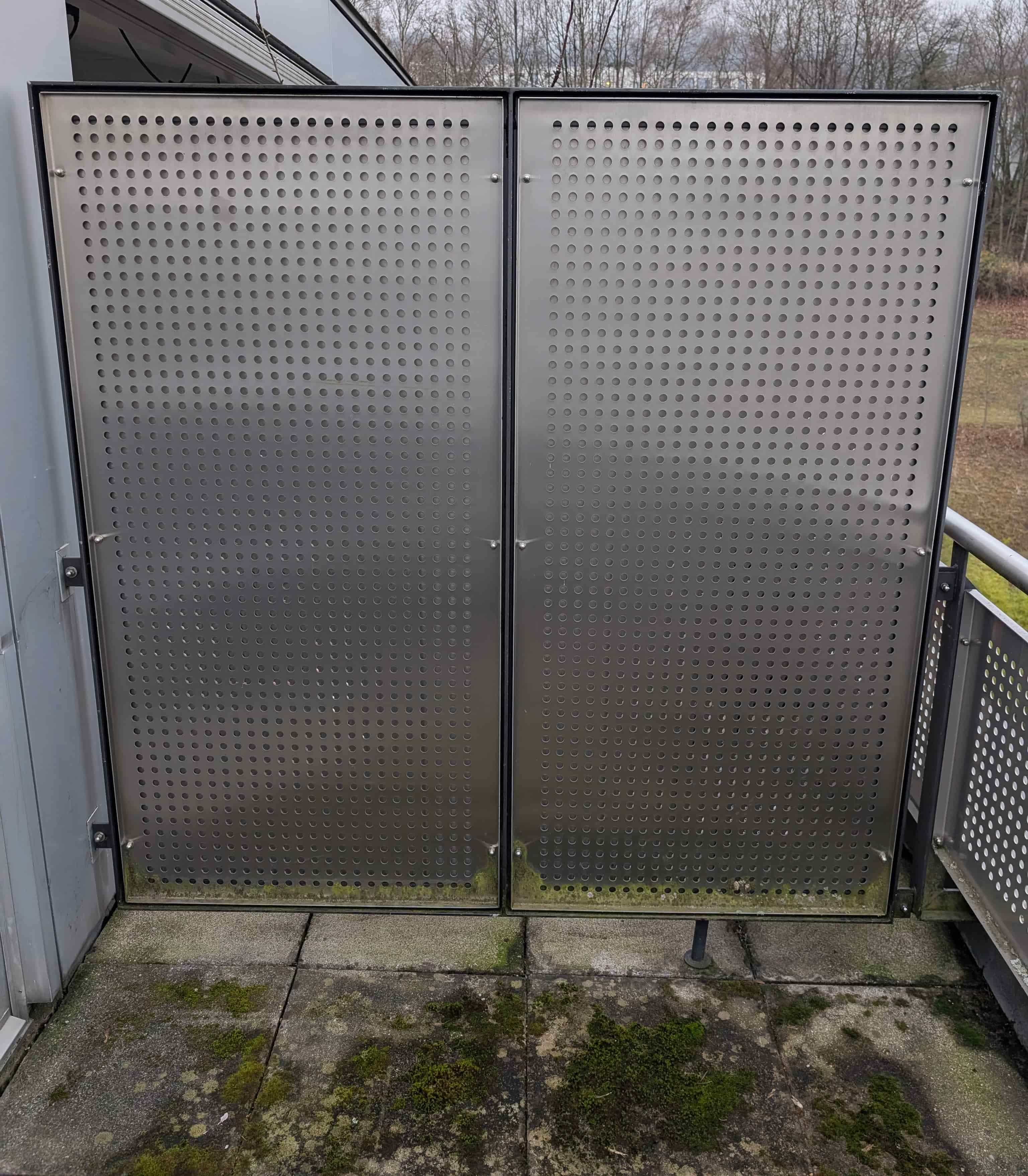 Garageneinfahrt vor der Reinigung